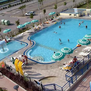 altanea-apartments-con-piscina-vicini-al-mare.hotelinveneto.com/